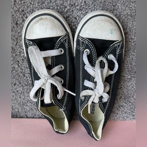 Black low top converse